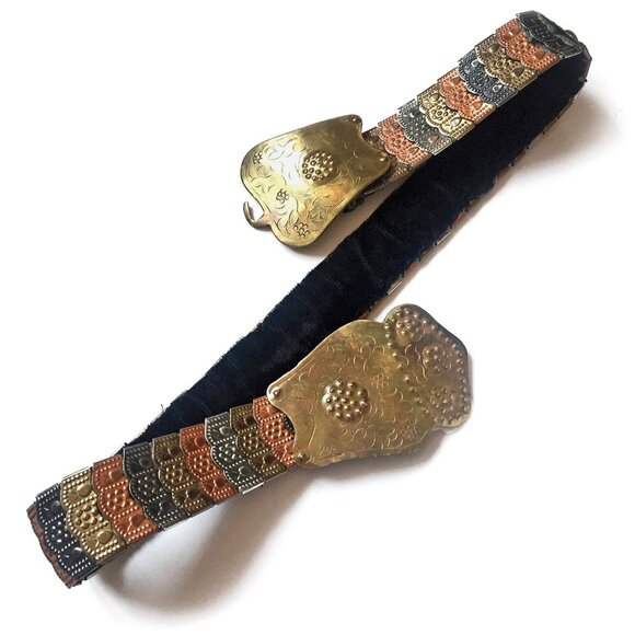 Vintage Hammered Brass Metal & Velvet Articulated Statement Antique Folk Belt - Picture 3 of 11